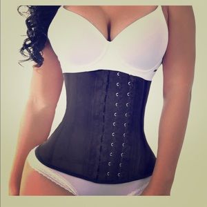 3 hook Kim Kardashian’s waist trainer